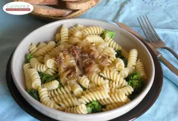 FUSILLI CON CIME DI RAPA E SALSA DI ACCIUGHE