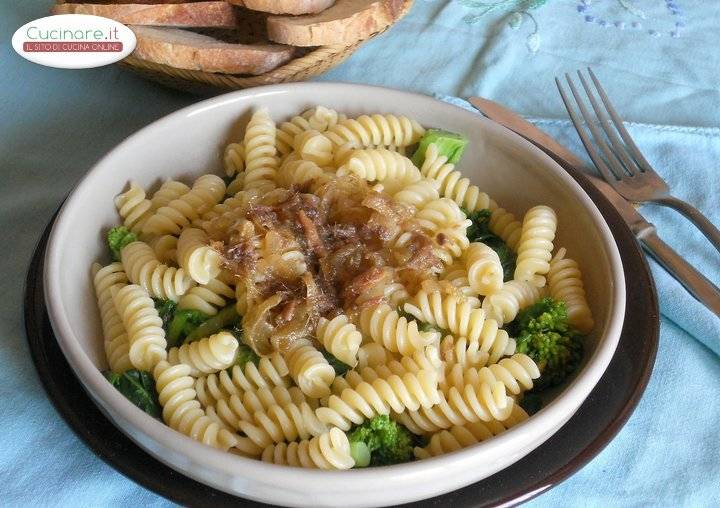 Fusilli con Cime di Rapa e Salsa di Acciughe