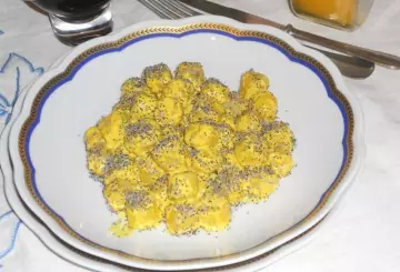 GNOCCHI ALLA CURCUMA E SEMI DI PAPAVERO