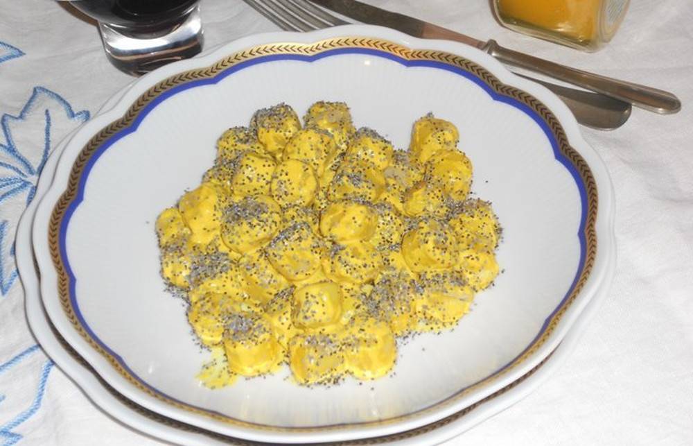 Gnocchi alla Curcuma e semi di Papavero