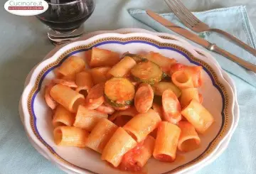 PASTA AL SUGO DI ZUCCHINE E WURSTEL