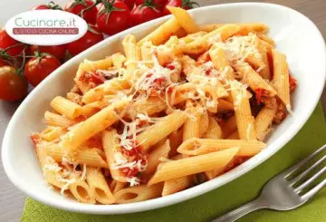 PASTA CON POMODORI SECCHI E MANDORLE