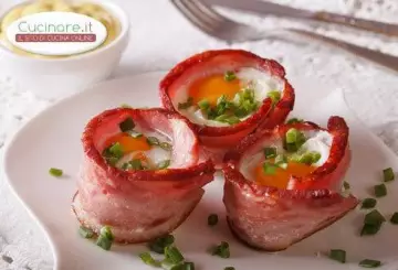 INVOLTINI DI UOVA E BACON