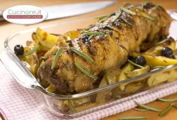 CAPPONE RIPIENO CON MANDORLE, CASTAGNE E SALSICCIA