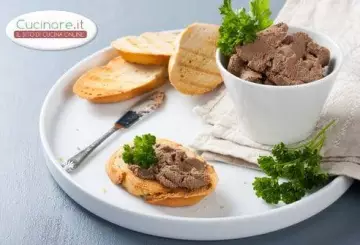 CROSTINI CON MOUSSE DI FEGATINI DI CONIGLIO