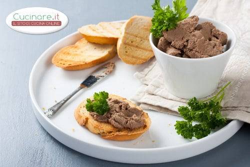 Crostini con mousse di fegatini di coniglio