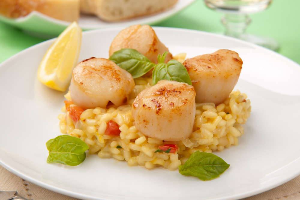 Risotto con capesante e peperoncini: un primo facile