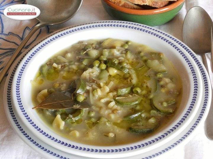 Minestra con Fagioli Mung, Piselli e Zucchine