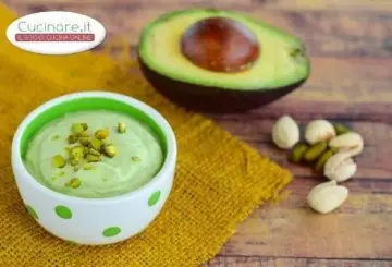 MOUSSE DI AVOCADO E PISTACCHI