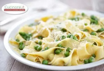 PAPPARDELLE CON SALSA CIPRIANI E PISELLI