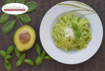 TAGLIATELLE CON AVOCADO E RICOTTA