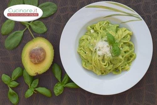 Tagliatelle con Avocado e Ricotta