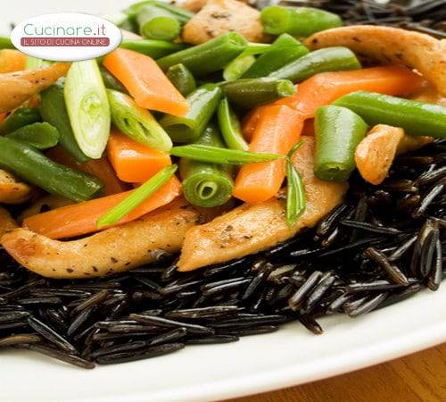 Riso Nero con Pollo, Fagiolini e Carote