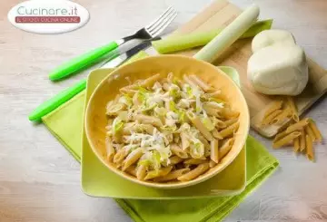 PASTA CON PORRI E SCAMORZA
