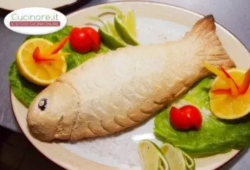FILETTO DI BRANZINO IN CROSTA CON PEPERONI, PANCETTA AFFUMICATA E PROVOLONE