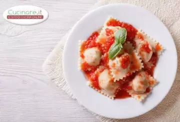 RAVIOLI DI ZUCCHINE AL POMODORO