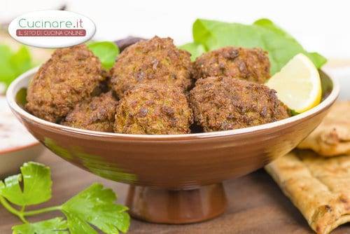 Polpette di Quinoa con Curcuma, Radicchio e Noci