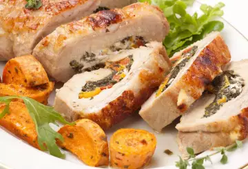 MAIALE RIPIENO CON PEPERONI, SPINACI E PANCETTA