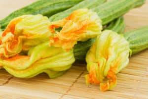 Fiori di Zucca Ripieni di Pesce preparazione 0