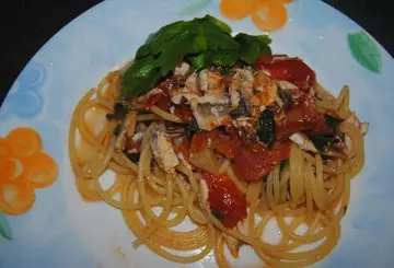 SPAGHETTI CON ALICI E POMODORINI