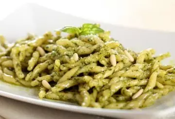 TROFIE CON PESTO DI CAVOLO NERO E NOCI