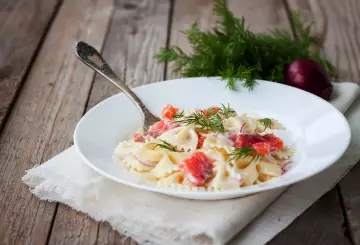 PASTA CON SALMONE E ROCOTO