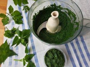 Pasta con Pesto di Ortiche e Seppie preparazione 3