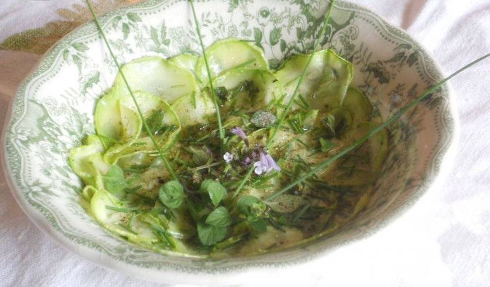 Zucchine alla Mentuccia e Erba Cipollina in salsa di Aceto aromatica