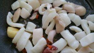 Pasta con calamari preparazione 6