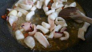 Pasta con calamari preparazione 8