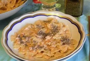 FARFALLE AL SALMONE