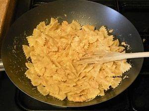 Farfalle al salmone preparazione 9