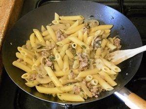 Pasta salsiccia e funghi, un primo da sogno! preparazione 11