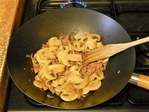 Pasta salsiccia e funghi, un primo da sogno! preparazione 4