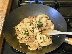 Pasta salsiccia e funghi, un primo da sogno! preparazione 5