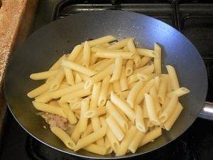 Pasta salsiccia e funghi, un primo da sogno! preparazione 8