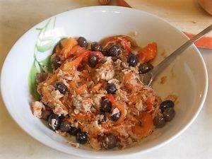 Insalata di tonno e peperoni con crostini preparazione 4