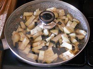 Ricetta Melanzane A Funghetto In Bianco preparazione 3