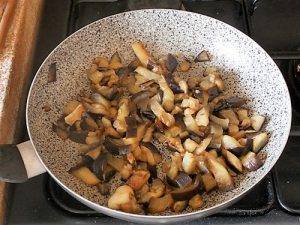 Ricetta Melanzane A Funghetto In Bianco preparazione 4