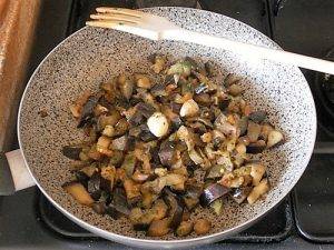 Ricetta Melanzane A Funghetto In Bianco preparazione 6