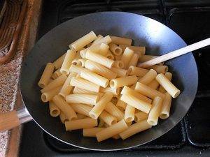 Pasta zucchine e gamberetti preparazione 9