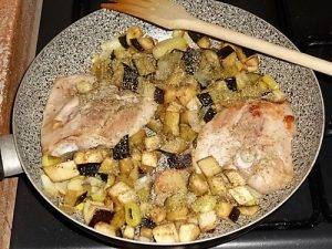 Pollo con melanzane e porro preparazione 3