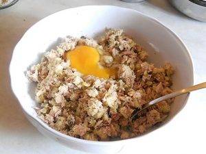 Polpettone di tonno, ricetta raffinata e saporita preparazione 5