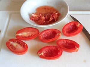 Pomodori ripieni con erba cipollina preparazione 0