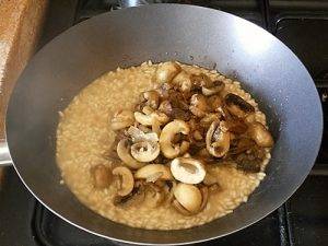 Risotto ai funghi preparazione 9