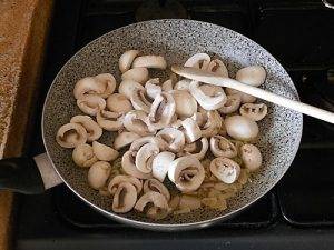 Risotto ai funghi preparazione 3