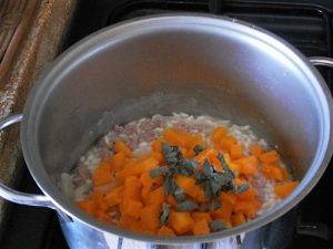 Risotto zucca e salsiccia preparazione 6