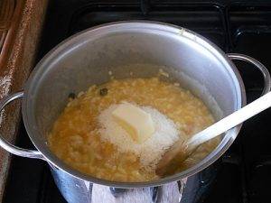 Risotto zucca e salsiccia preparazione 7