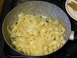 Tagliatelle con platessa e cavolini preparazione 5