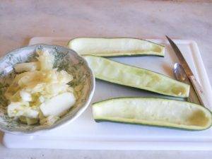 Zucchine ripiene di tonno preparazione 0